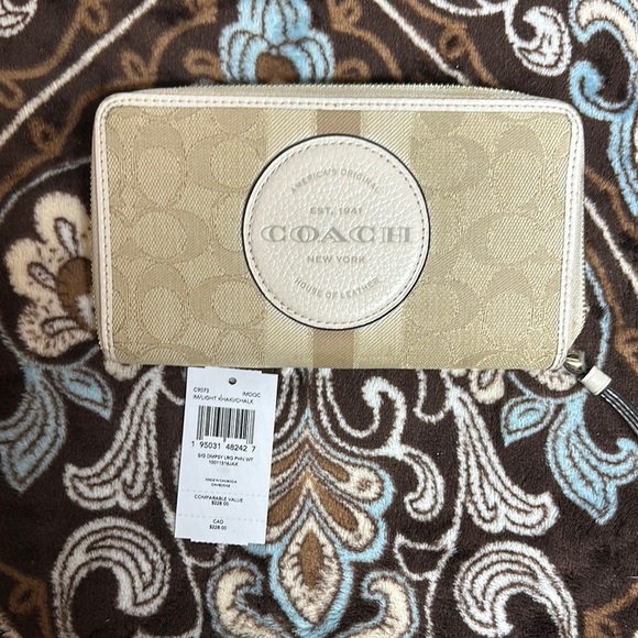 Coach Beige and White Wallet Like new condition MSRP 228 - Picture 1 of 16